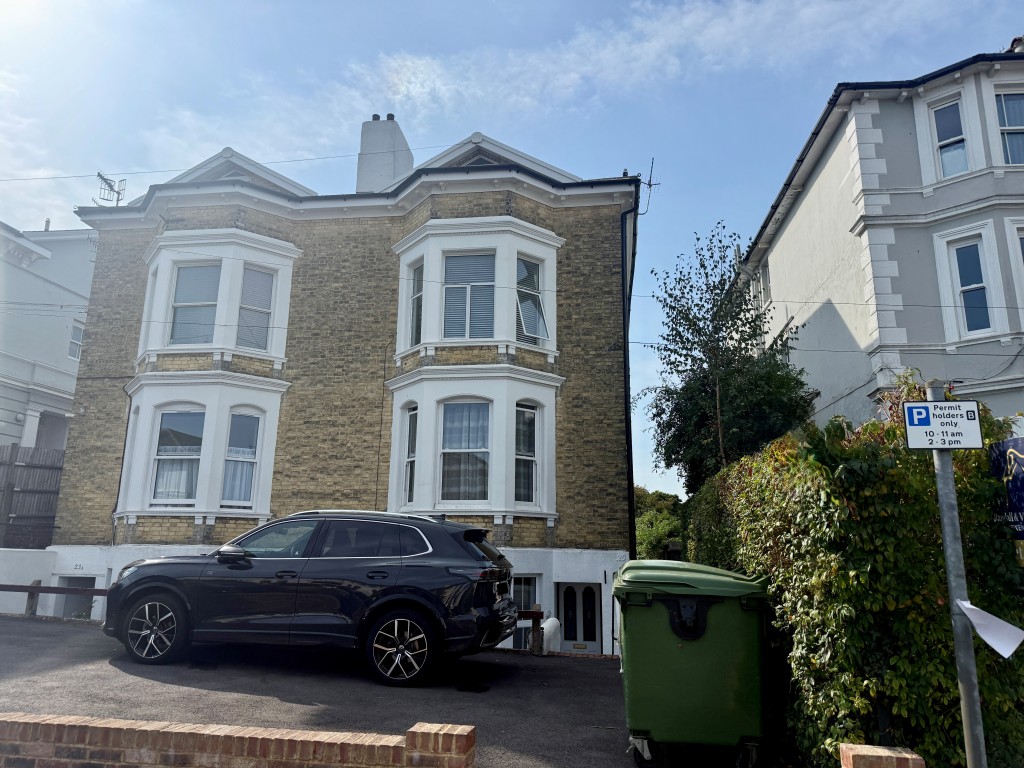 Lower Ground Floor Flat For Refurbishment
